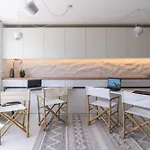 Appartement Smartly Designed Flat With Balcony & Parking By Flat Mаnаger