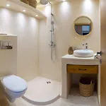 Appartement Smartly Designed Flat With Balcony & Parking By Flat Mаnаger
