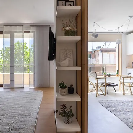 Smartly Designed Flat With Balcony & Parking By Flat Mаnаger Apartment Warna