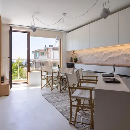 Smartly Designed Flat With Balcony & Parking By Flat Mаnаger * 바르나