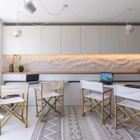 Apartment Smartly Designed Flat With Balcony & Parking By Flat Mаnаger