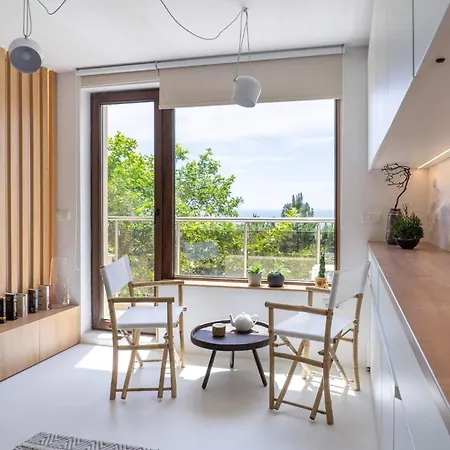 Smartly Designed Flat With Balcony & Parking By Flat Mаnаger