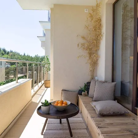 Smartly Designed Flat With Balcony & Parking By Flat Mаnаger Apartment Warna