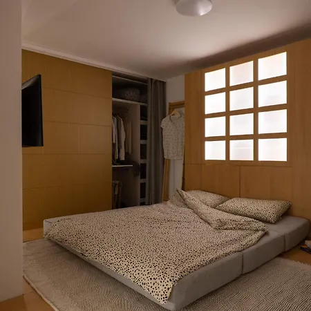 Smartly Designed Flat With Balcony & Parking By Flat Mаnаger Apartment Warna