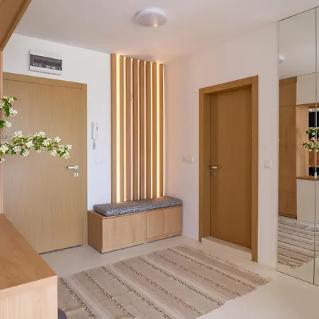 Smartly Designed Flat With Balcony & Parking By Flat Mаnаger * Warna