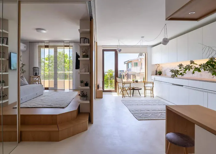 Appartement Smartly Designed Flat With Balcony & Parking By Flat Mаnаger *