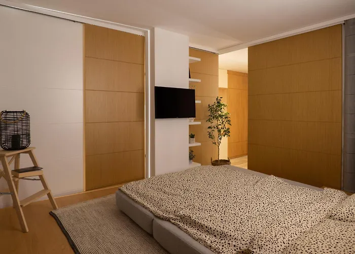 Appartement Smartly Designed Flat With Balcony & Parking By Flat Mаnаger