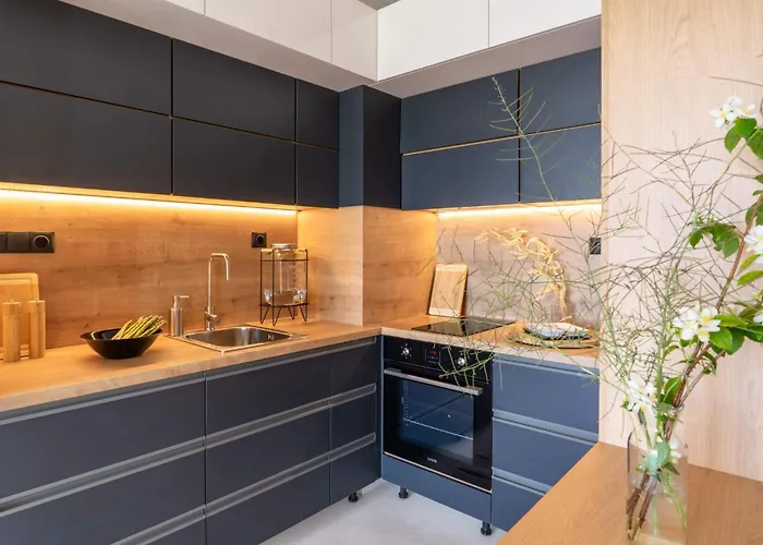 Appartement Smartly Designed Flat With Balcony & Parking By Flat Mаnаger