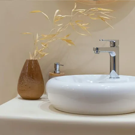 Smartly Designed Flat With Balcony & Parking By Flat Mаnаger