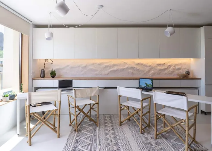 Apartament Smartly Designed Flat With Balcony & Parking By Flat Mаnаger