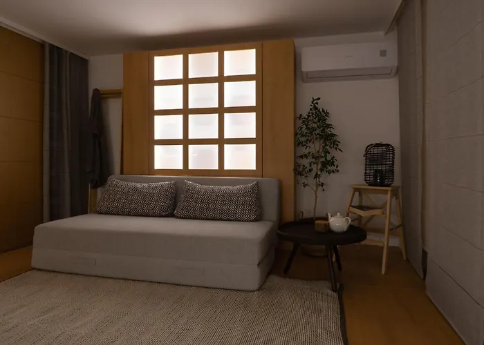 Smartly Designed Flat With Balcony & Parking By Flat Mаnаger * Warna